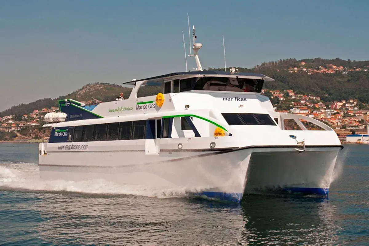 Catamarán Mar Ficas en la ruta Vigo-Cangas